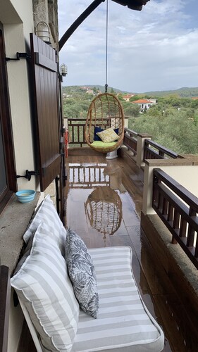 Thea Thalassa Sea View stone tranditional villa/hot tub-5 min from the beach