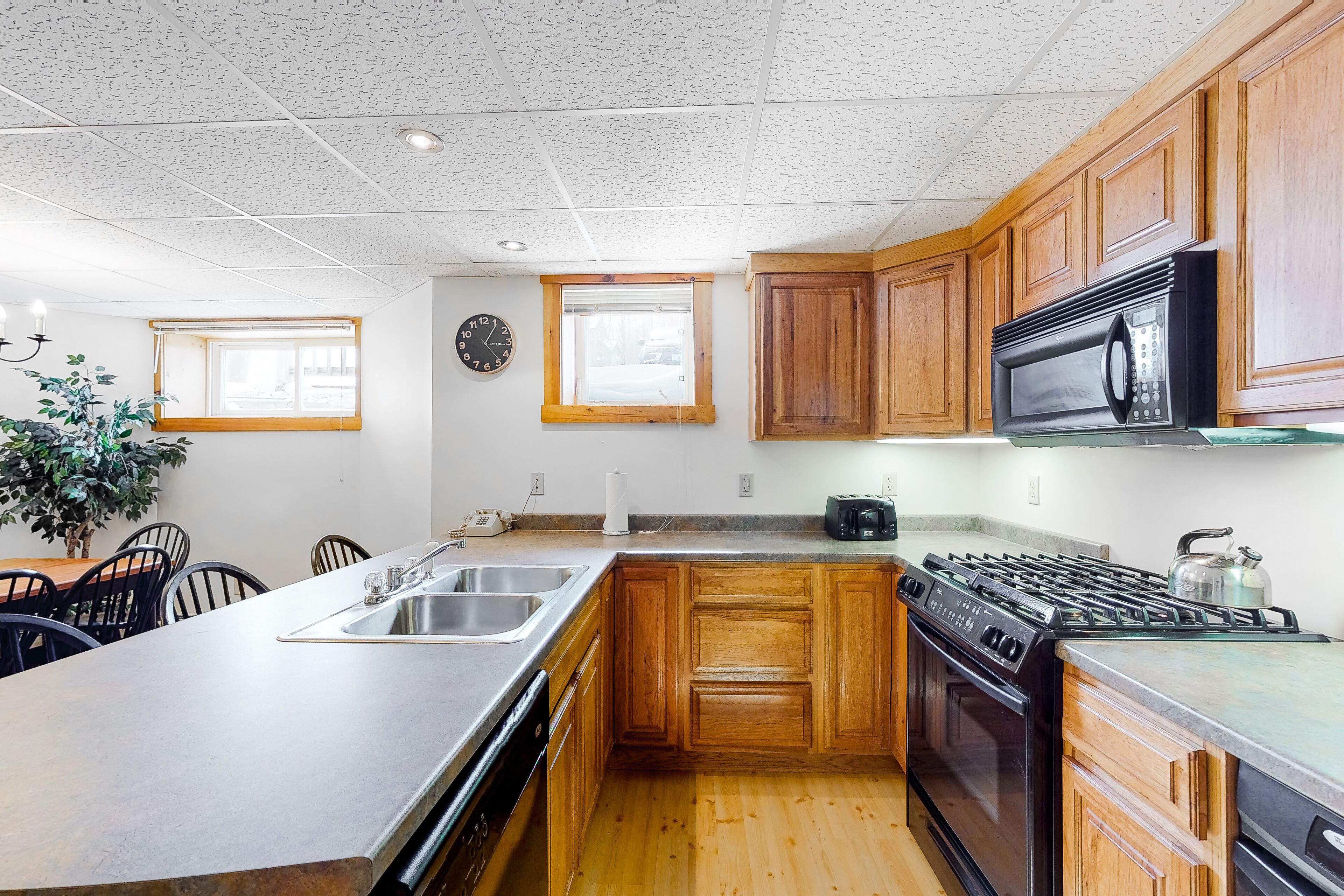 Ski-in/ski-out mountain-view condo next to Grammy Jay trail w/ board games, W/D