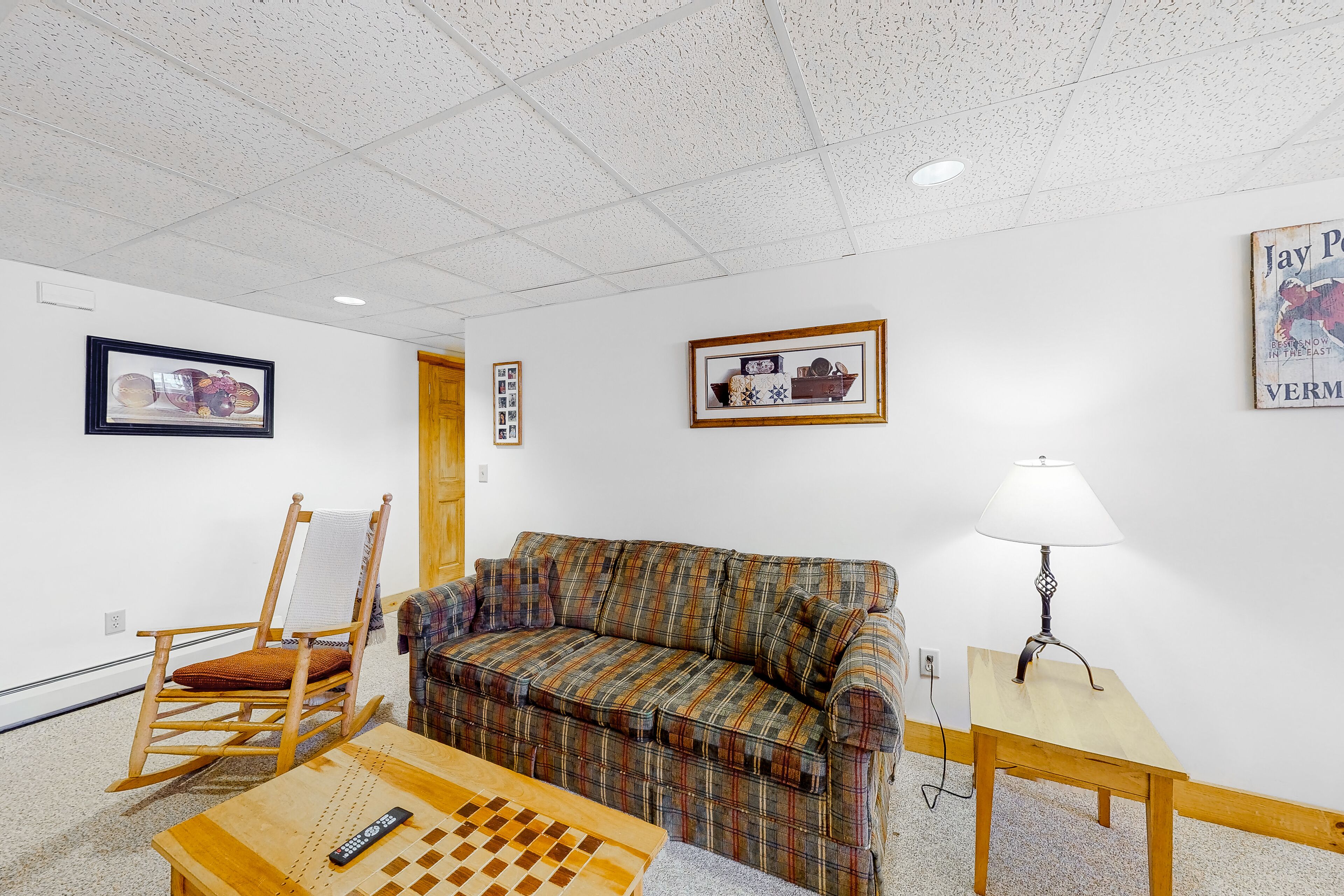 Ski-in/ski-out mountain-view condo next to Grammy Jay trail w/ board games, W/D