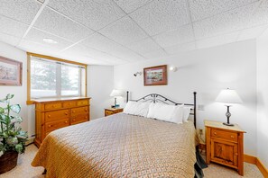 2 bedrooms, iron/ironing board, free Internet, bed sheets