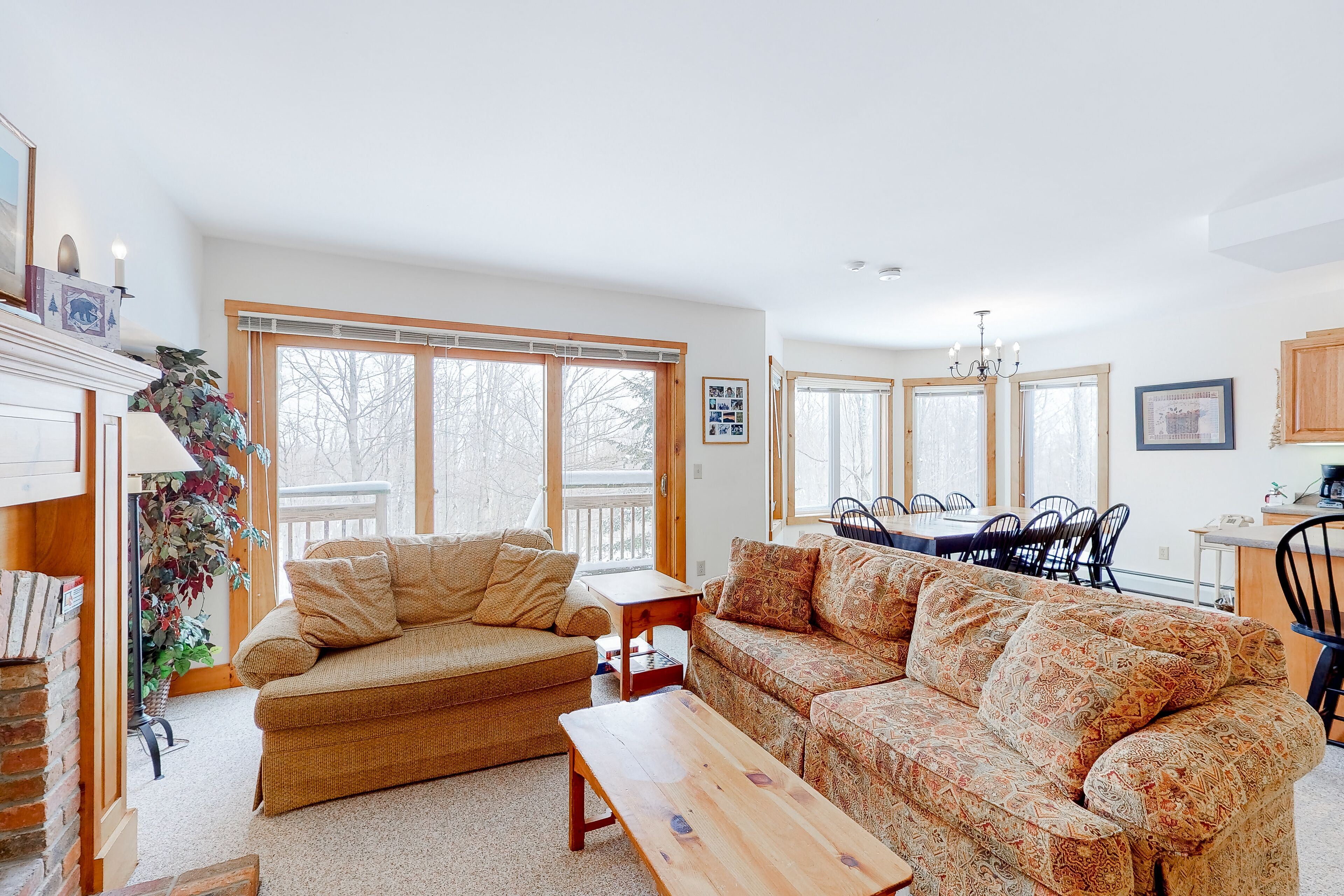 Cozy ski-in/ski-out home next to Grammy Jay trail with fireplace, mountain views