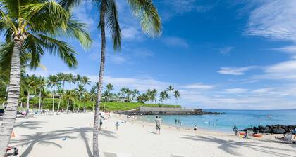 Island getaway with heated pool, golf, AC, & private beach - walk to dining