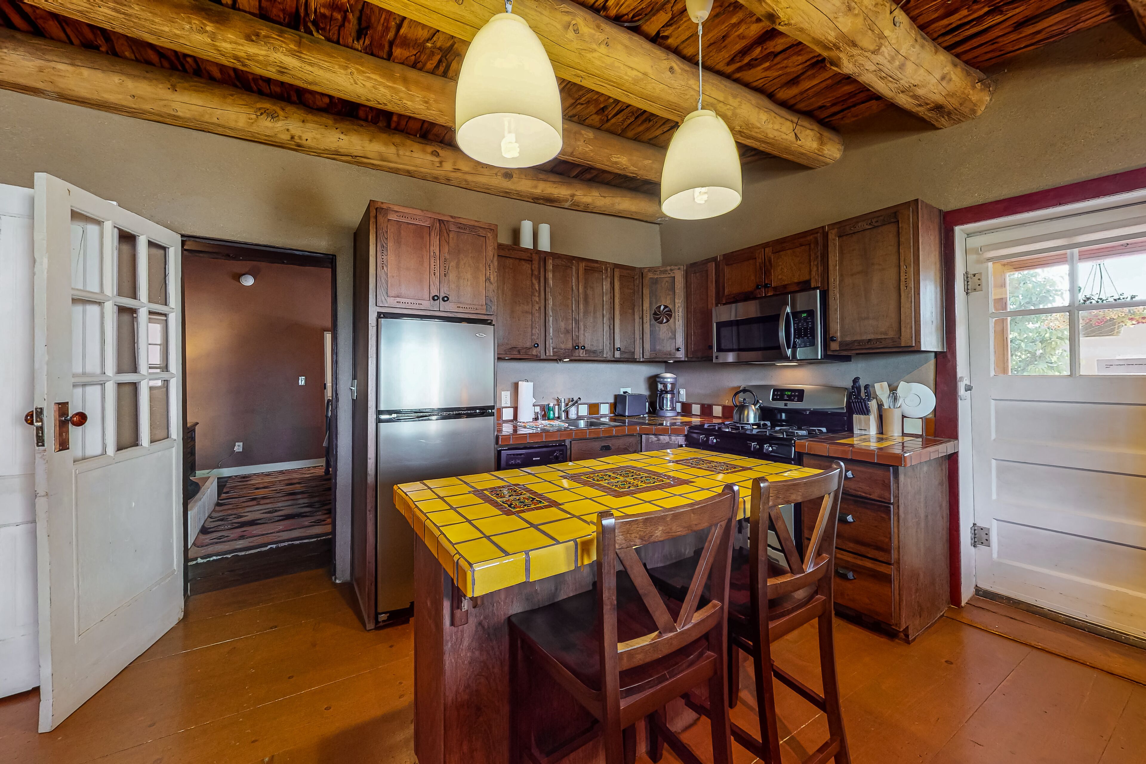 Luxe 2-Unit Hideaway: Suite & Casita w/ Full Kitchens - Walk to Dining, Dogs OK