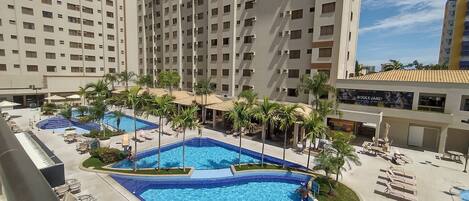 6 outdoor pools, pool umbrellas, pool loungers