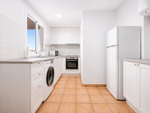 Microwave, oven, stovetop, coffee/tea maker - Home2Book Las Vistas Corralejo, Amazing Terrace (Geafond)
