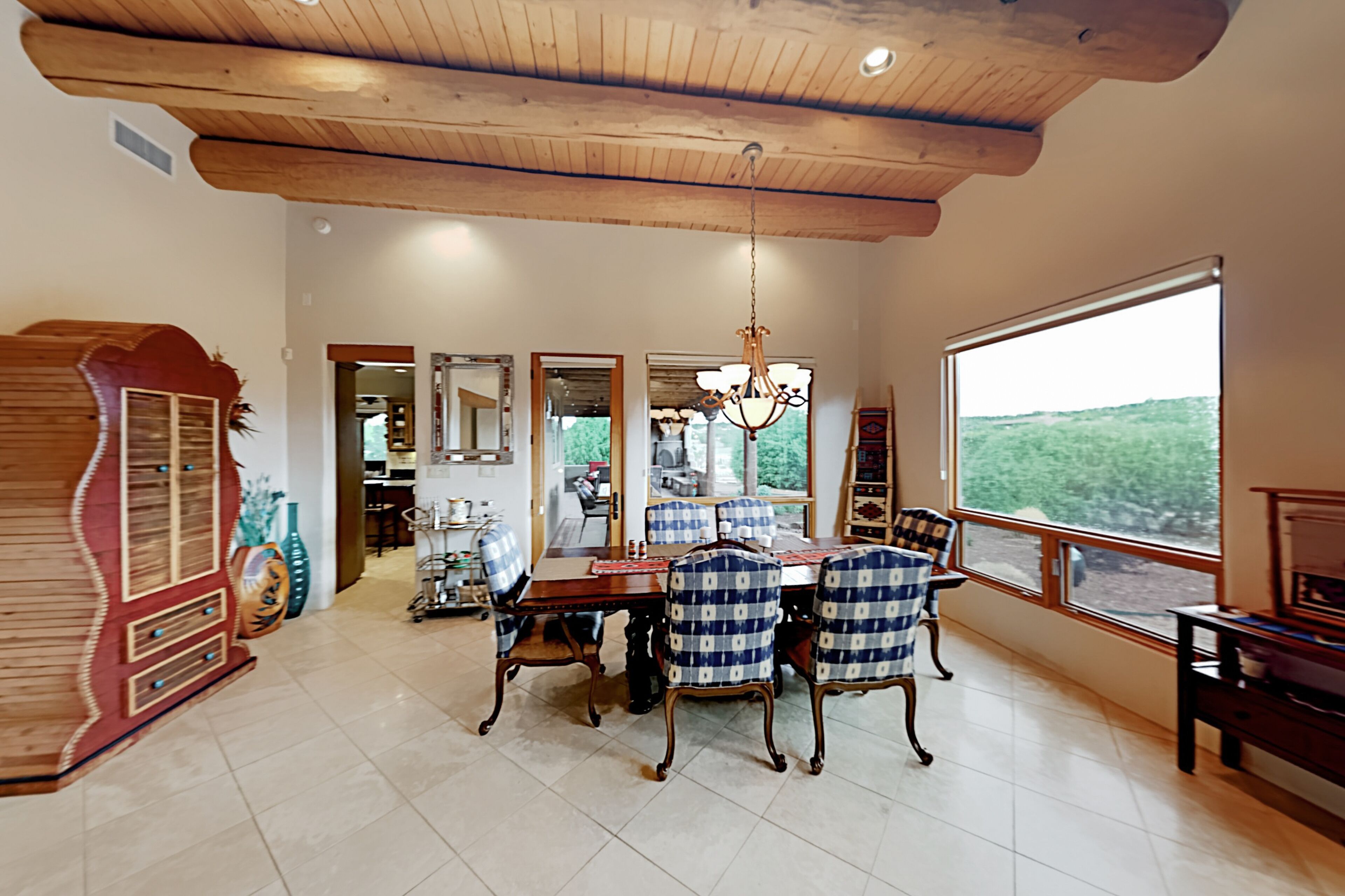 Casa del Oso - luxury updates, central AC & Sangre de Cristo Mountain views