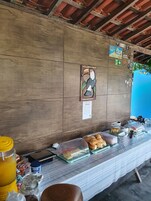 Café da manhã self-service grátis todos os dias