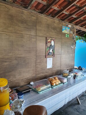 包每日自助式早餐