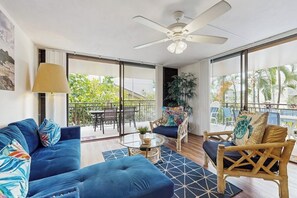 TV, DVD player - Chic condo in oceanfront complex with resort amenities & wraparound lanai (Kailua-Kona)