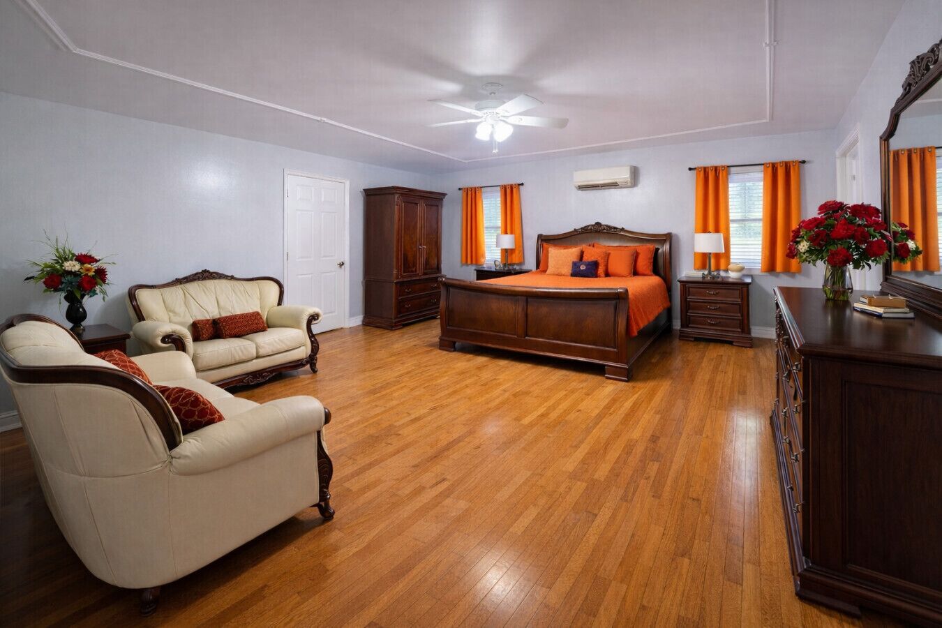 5 bedrooms, desk, iron/ironing board, travel cot
