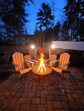 Terrace/patio - Luxury Villa-Hot Tub-Fire Pit-King Bed Suite-Privately Fenced Yard (East Stroudsburg)