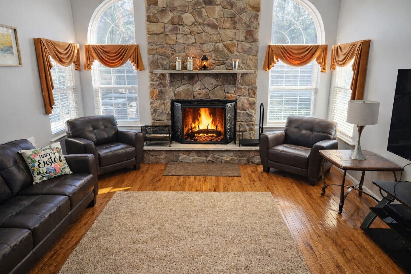 TV connectée, cheminée, jeux vidéo, baby-foot