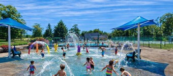 Luxury Villa with Hot Tub, 2 Fire Pits, 5 Bedroom, Game Room & Fenced Yard