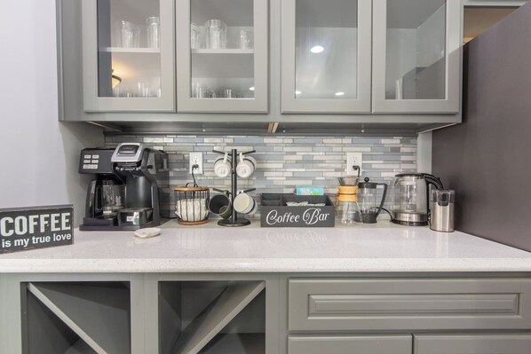 Interior - Luxury Villa-Hot Tub-Fire Pit-King Bed Suite-Privately Fenced Yard (East Stroudsburg)