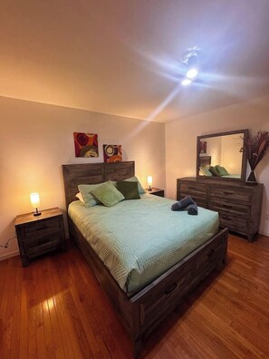 5 Schlafzimmer, Schreibtisch, Bügeleisen/Bügelbrett, kostenloses WLAN