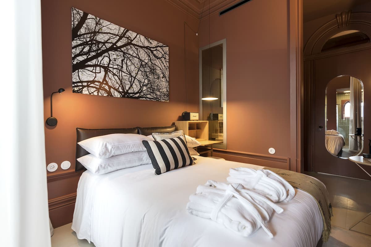 Standard-Doppelzimmer | Hochwertige Bettwaren, Minibar, Zimmersafe, individuell dekoriert