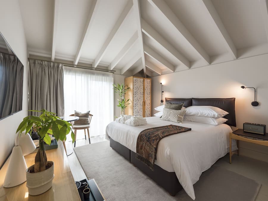 Ropa de cama de alta calidad y minibar