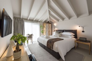 Ropa de cama de alta calidad, minibar, caja fuerte