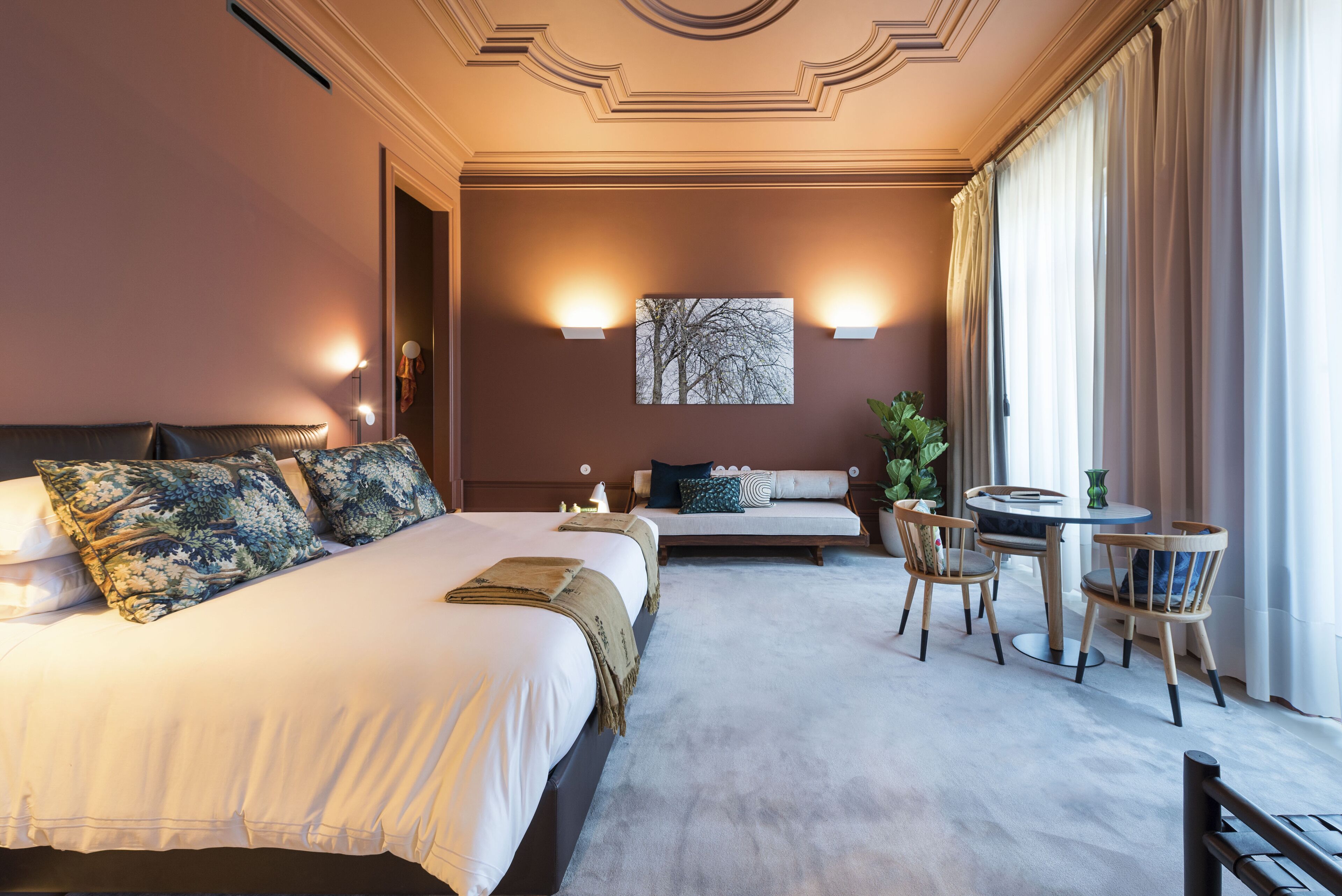 开间套房 | 起居区 | 50-英寸纯平电视 （配备卫星频道）、电视