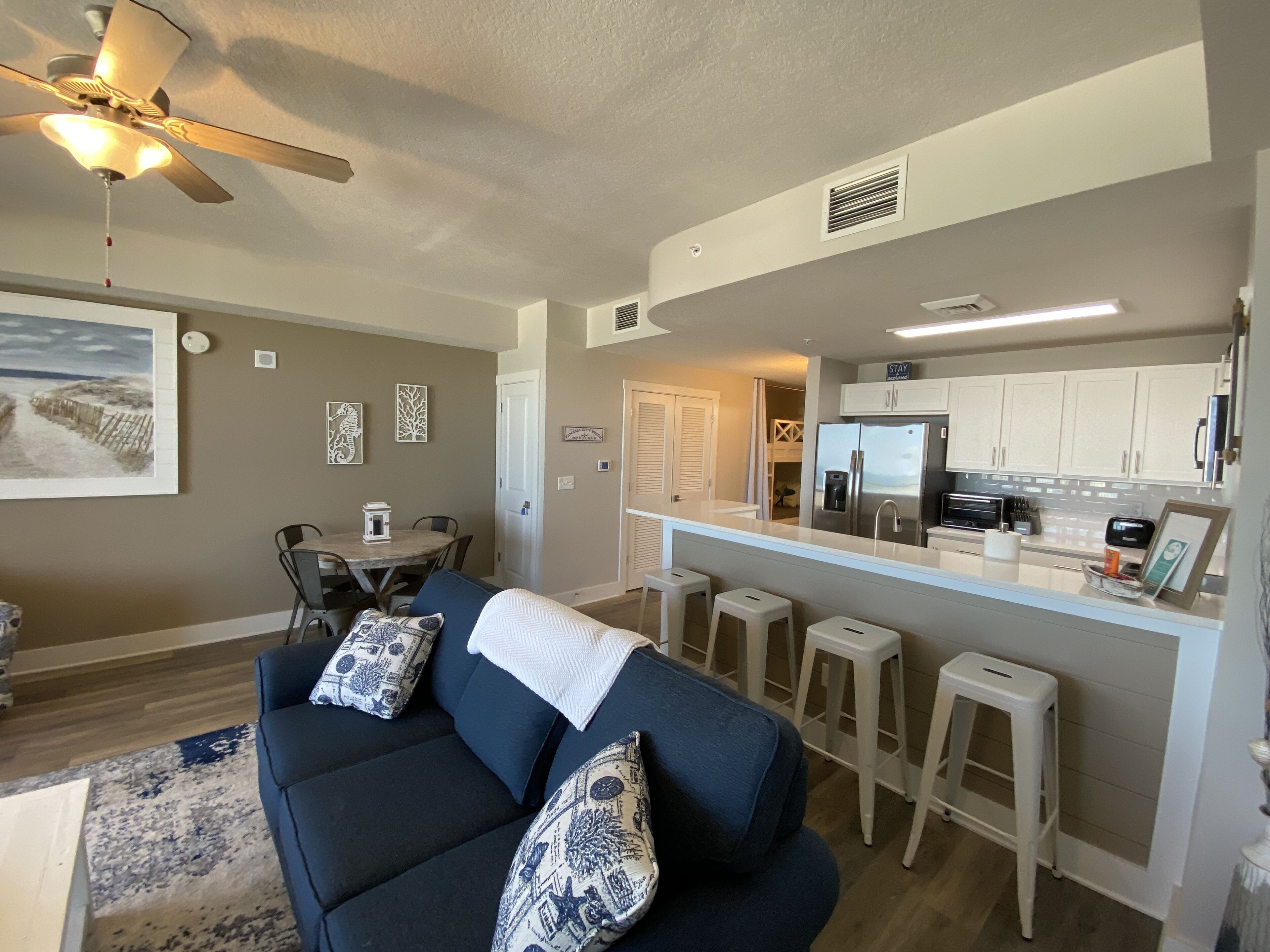 LOCATION!! IN THE HEART OF PIER PARK!