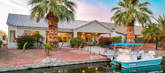 Lakefront vacation Fish, Kayak, Swim, BBQ, Relax. Minutes to Laughlin & Rivers