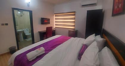 Cozy private room holiday room with 24/7 light + WiFi