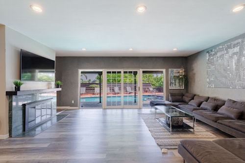 Picturesque Laurel Canyon Home w/Heated Pool/Spa