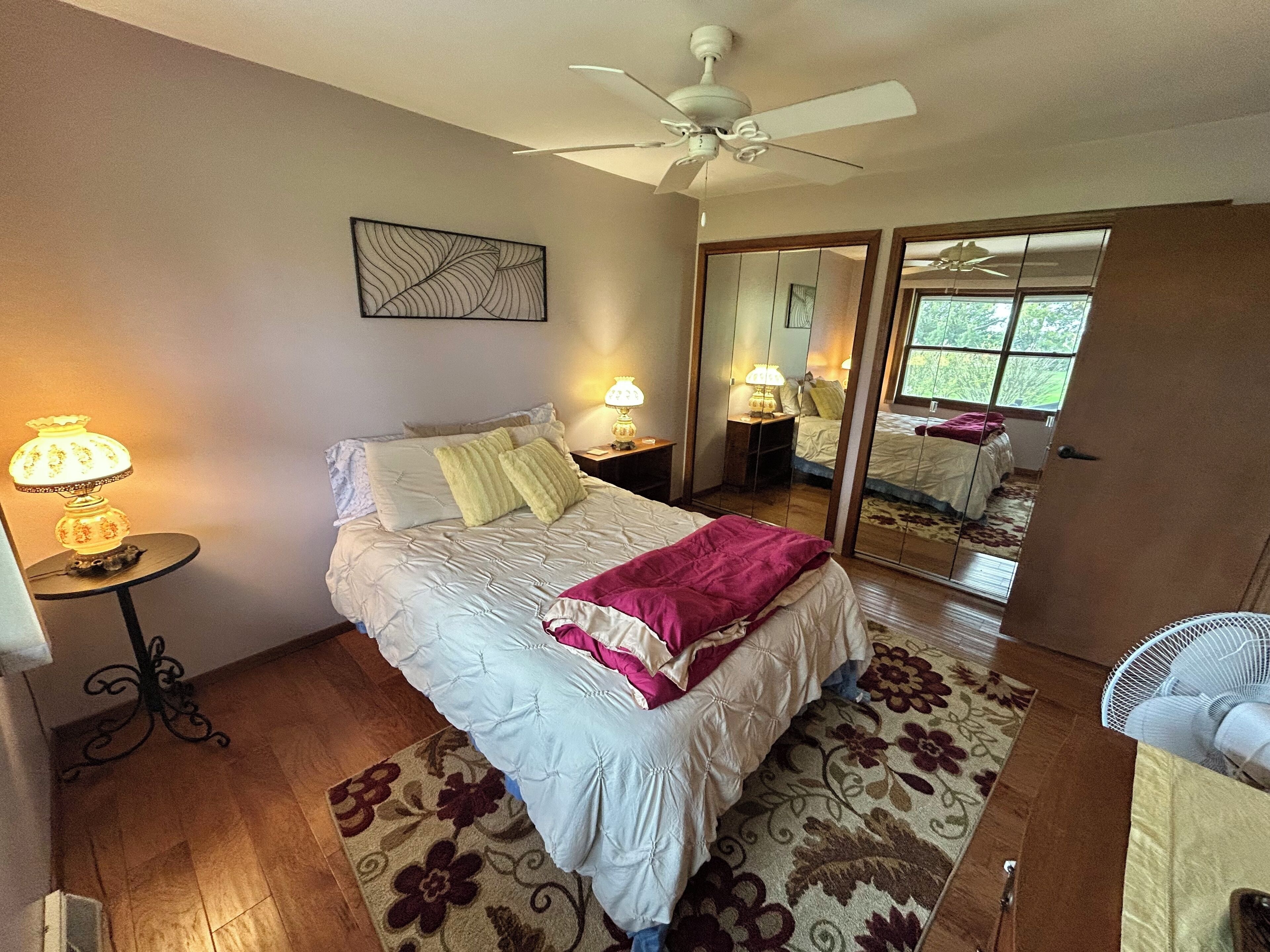 1 غرفة نوم ومكواة/لوح كي وواي فاي وملاءات أسرّة