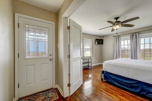 3 bedrooms, iron/ironing board, Internet, bed sheets