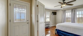 Ideally located dog-friendly home near the beach & town with gas grill & WiFi