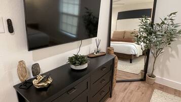 2 bedrooms, desk, iron/ironing board, free WiFi