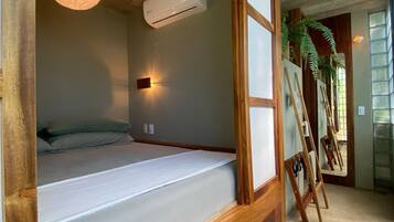 Deluxe Room | In-room safe, iron/ironing board, free WiFi, bed sheets