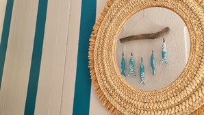 A woven wall hanging with a wooden stick and blue tassels. - In the heart of the village villa 6 people not 8 (Moorea)