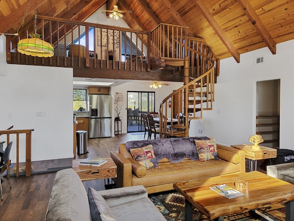 Fireplace - Friends & Family Chalet Cabin Made 4 Memories NEW (Oakhurst)