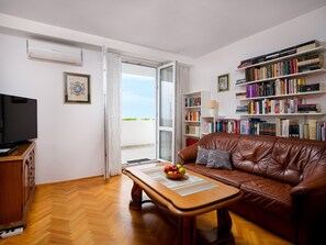 TV - Apartment Moonlight - One Bedroom Apartment Balcony (Dubrovnik)