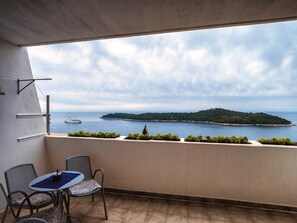 Outdoor dining - Apartment Moonlight - One Bedroom Apartment Balcony (Dubrovnik)