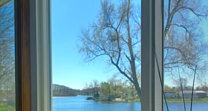 Algonquin Lakeside Suite D with Private Dock