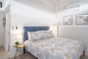 3 bedrooms, desk, iron/ironing board, travel cot