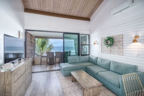 Smart TV - Luxury Oceanfront Penthouse in Maui – Breathtaking Views, 3 Bedrooms in Paradise (Lahaina)