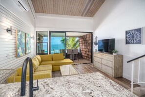 Smart TV - Modern-rustic beach renovation. Direct oceanfront views! (Lahaina)