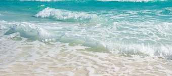 August discounts! 5 min walk to beach! Quiet community.