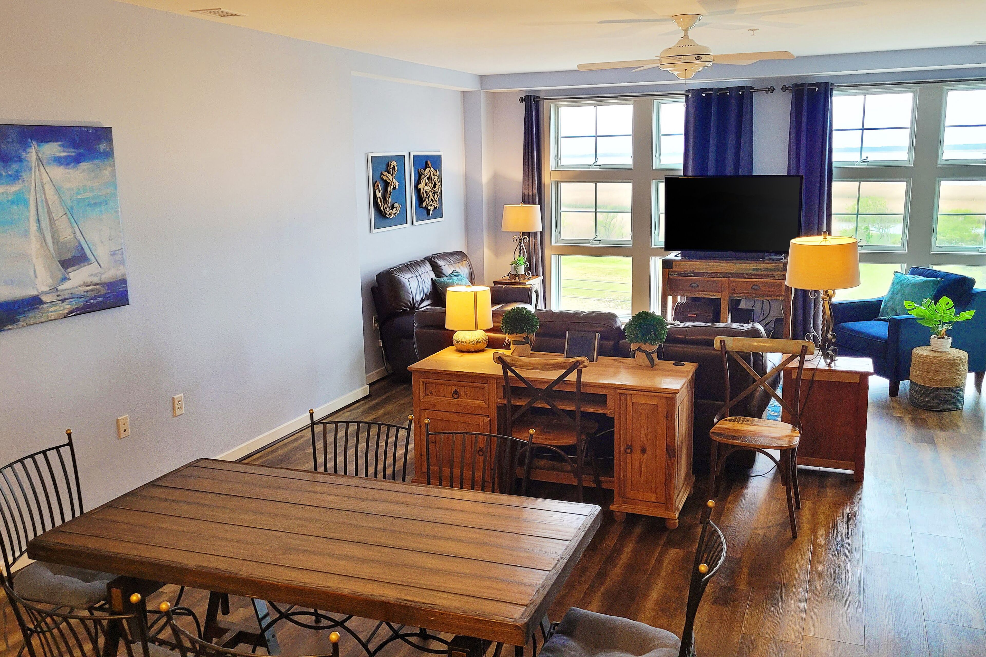 Updated, third-floor, bayfront condo with sunset views, WiFi, 3 pools & 2 gyms