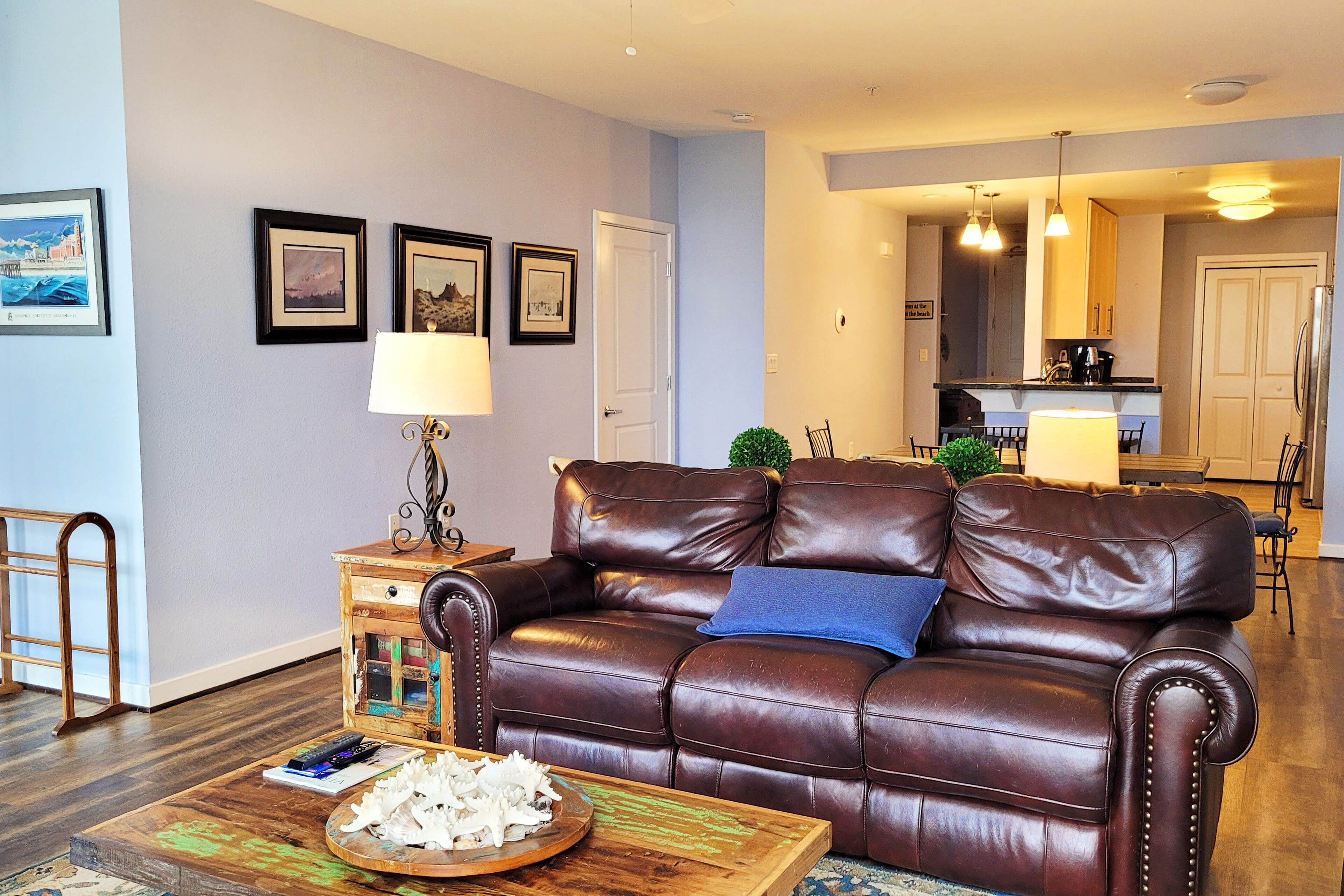 Updated, third-floor, bayfront condo with sunset views, WiFi, 3 pools & 2 gyms