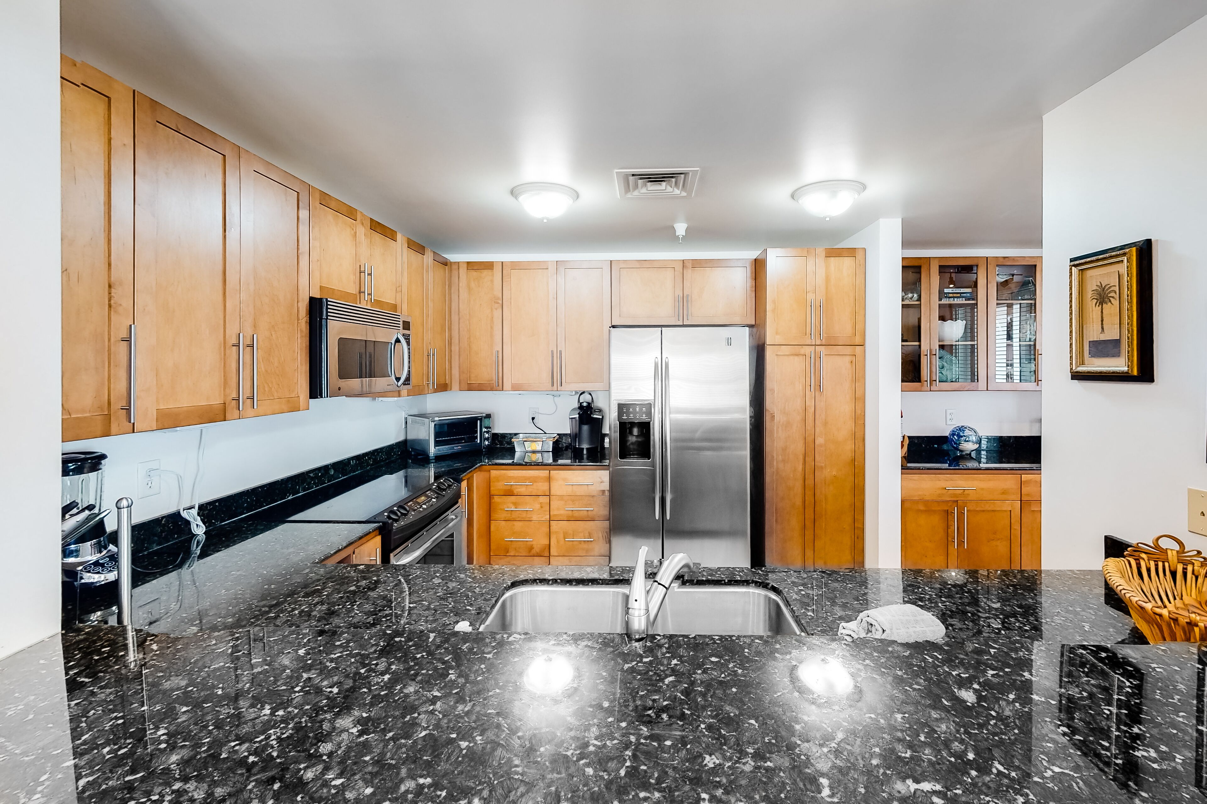 2nd-floor condo with views of the ocean, balcony, on-site outdoor pool, gym & AC