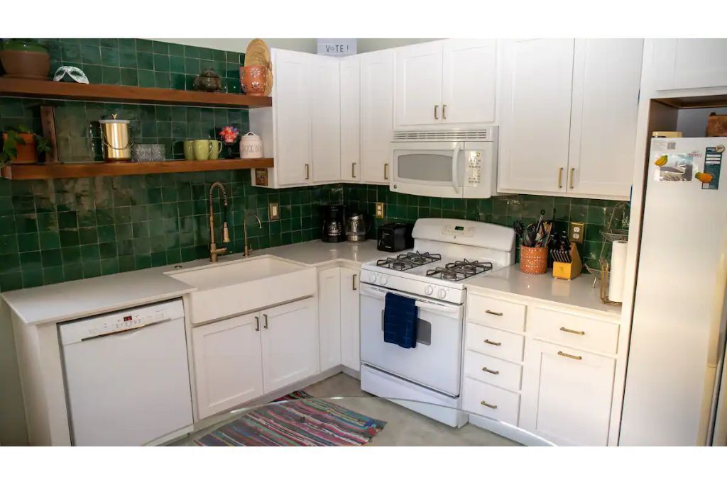 Microwave, dishwasher, coffee/tea maker, cookware/dishes/utensils