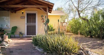 Charming & Bright 2bd/2ba Near UA & 4th Ave