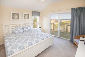 9 bedrooms, internet, bed sheets - Sunlit 3-story home with private in-ground pool, balcony, washer/dryer (Virginia Beach)