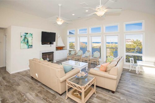 Sunlit 3-story home with private in-ground pool, balcony, washer/dryer