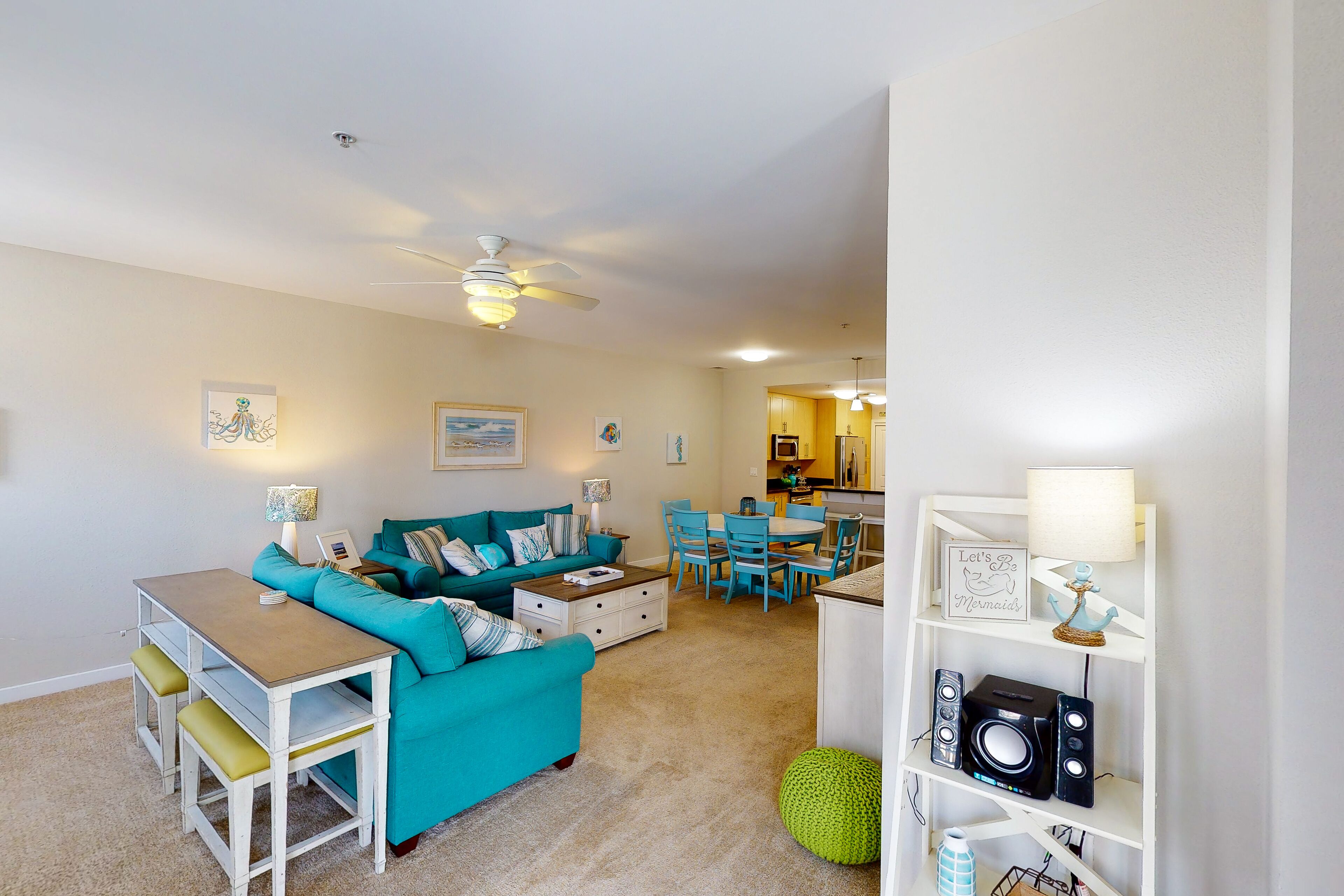 Sunny beach condo with private washer/dryer, WiFi, on-site pool & gym