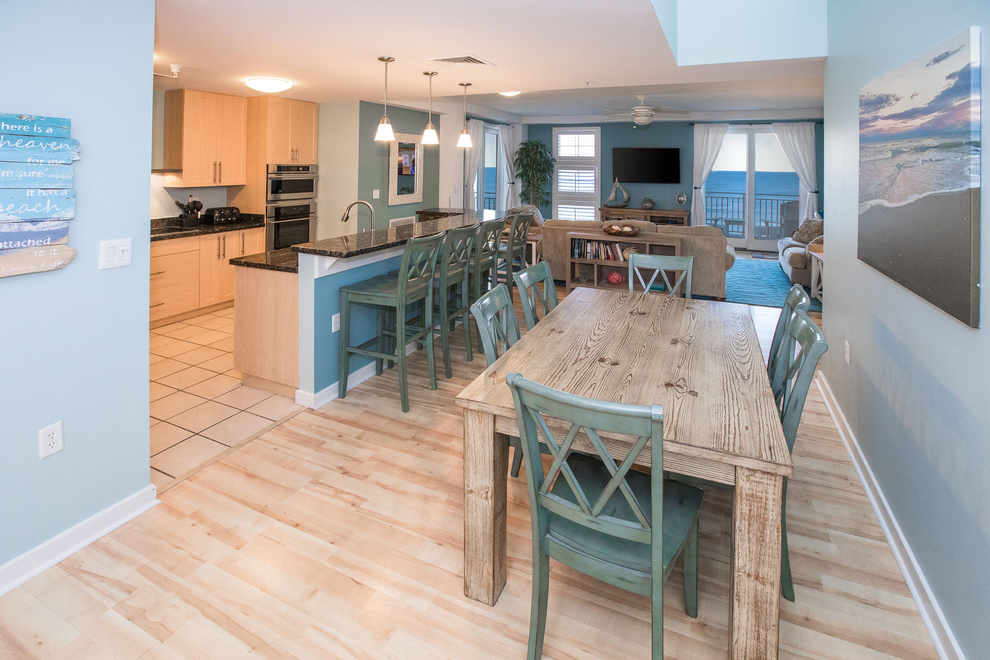 Oceanfront penthouse with 3 balconies, sunrise views, 3 pools & 2 gyms